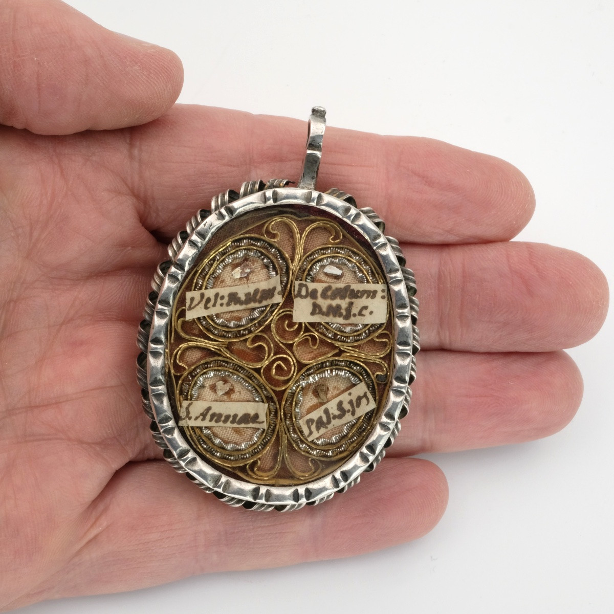 Vatican Reliquary Medallion, Silver Paper Filigree, 18th Century-photo-4