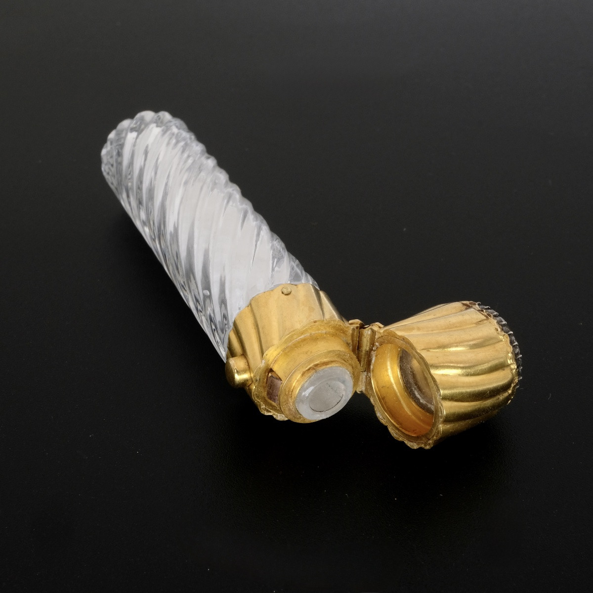 Essex Crystal Smelling Salts Bottle With Gold And Diamonds, 19th Century-photo-2