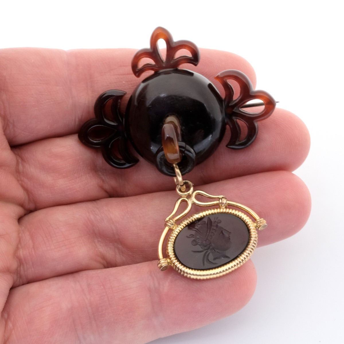 Broche articul&eacute;e &eacute;caille et intaille agate brune, Napol&eacute;on III-photo-2