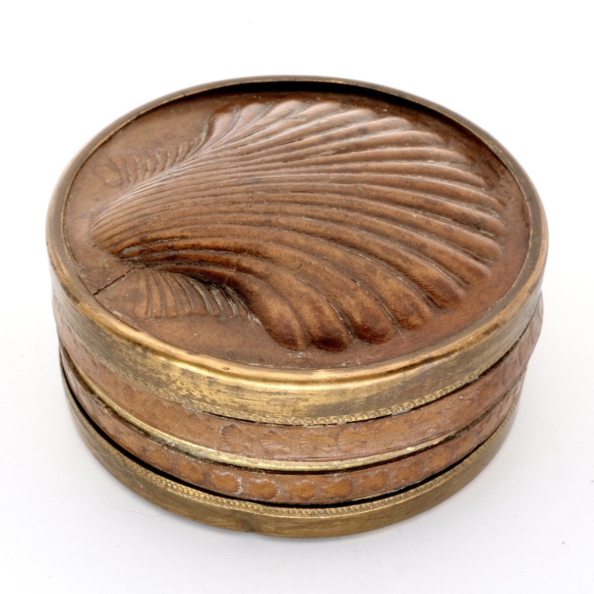 Bonbonnière carton repoussé coquille saint Jacques époque Restauration-photo-2