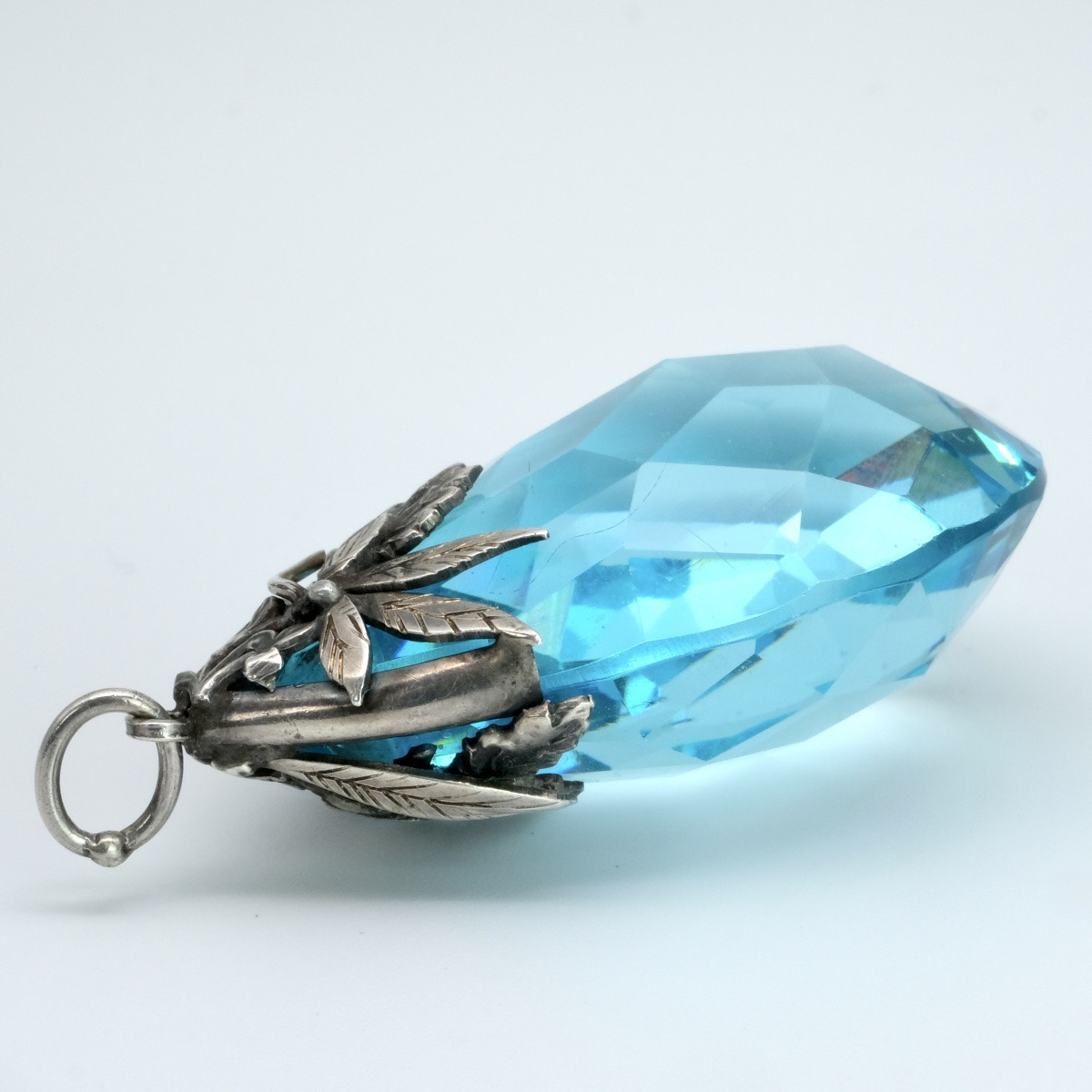 Pendentif Arts and Crafts goutte facettée feuillages argent 1930-photo-2
