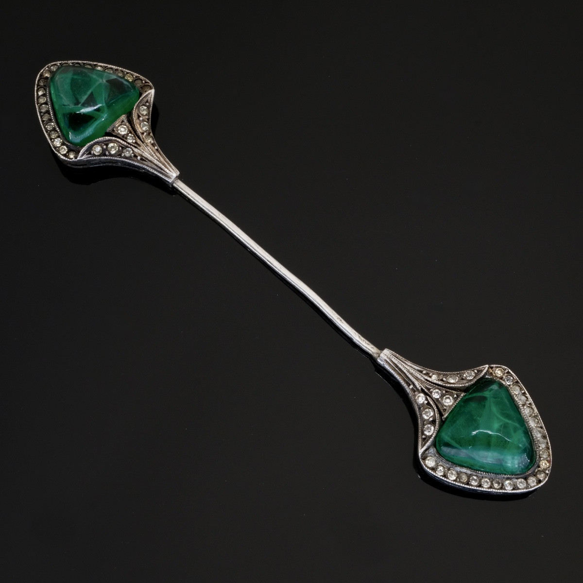 Art Deco Period Silver Jabot Pin With Emerald-colored Crystals-photo-2