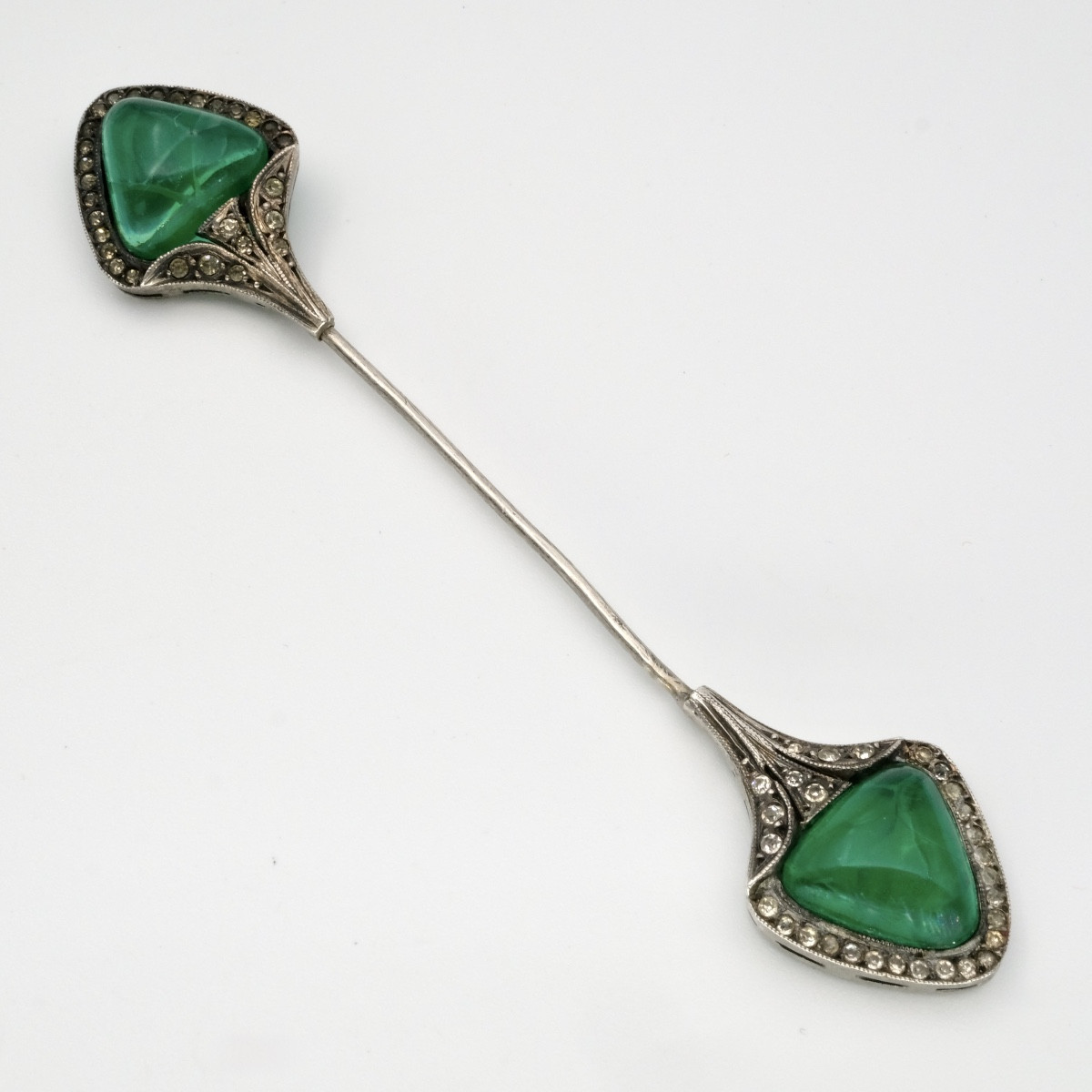 Art Deco Period Silver Jabot Pin With Emerald-colored Crystals-photo-3