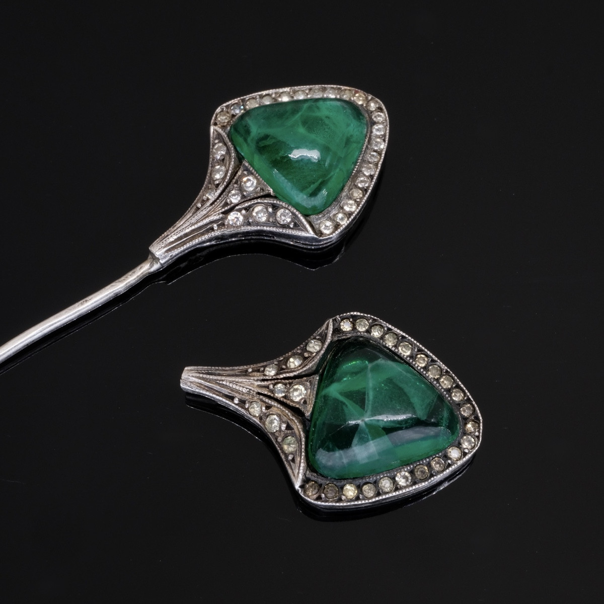 Art Deco Period Silver Jabot Pin With Emerald-colored Crystals-photo-1