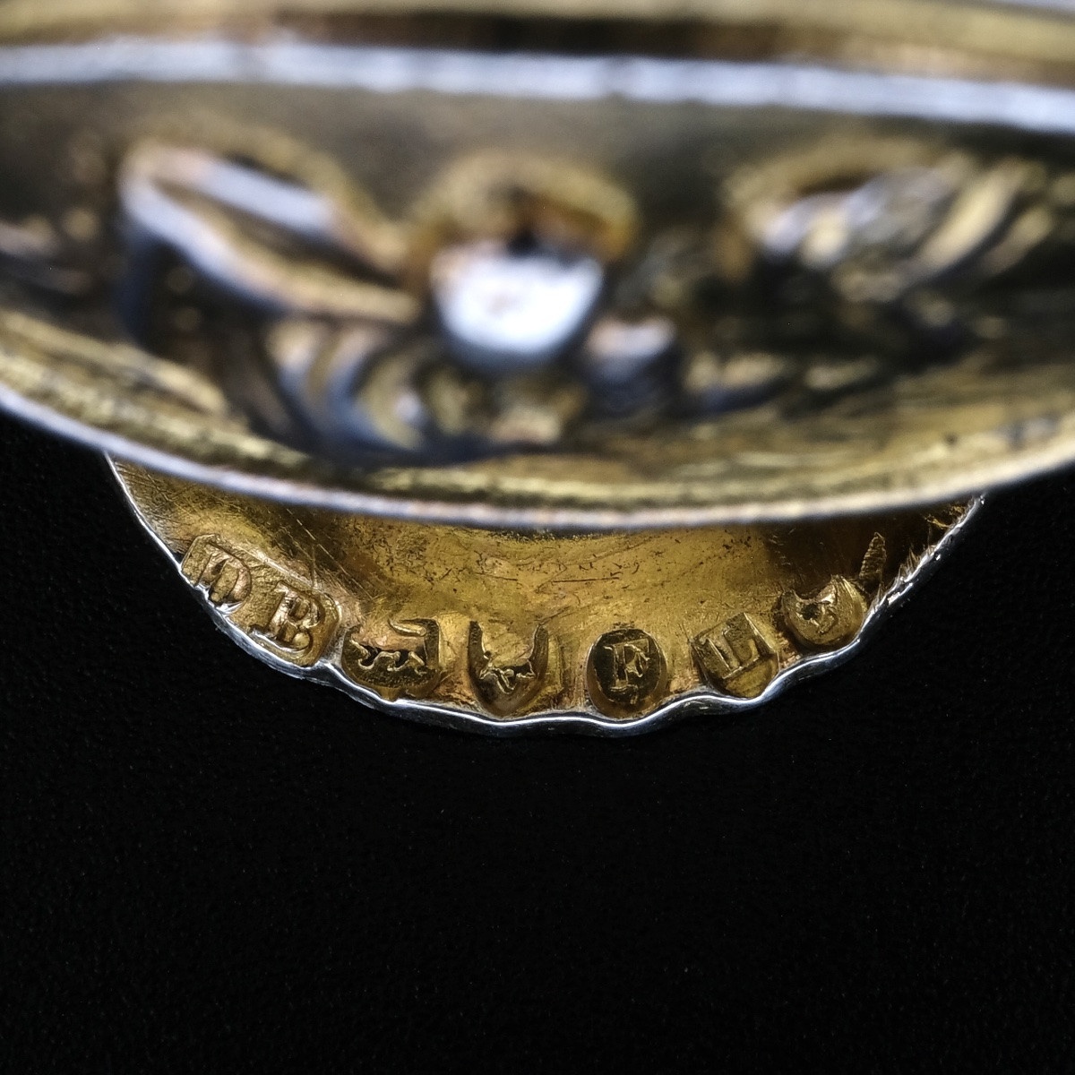 Flacon à parfum 19ème Victorien forme gourde putti et dauphin vermeil ciselé-photo-6