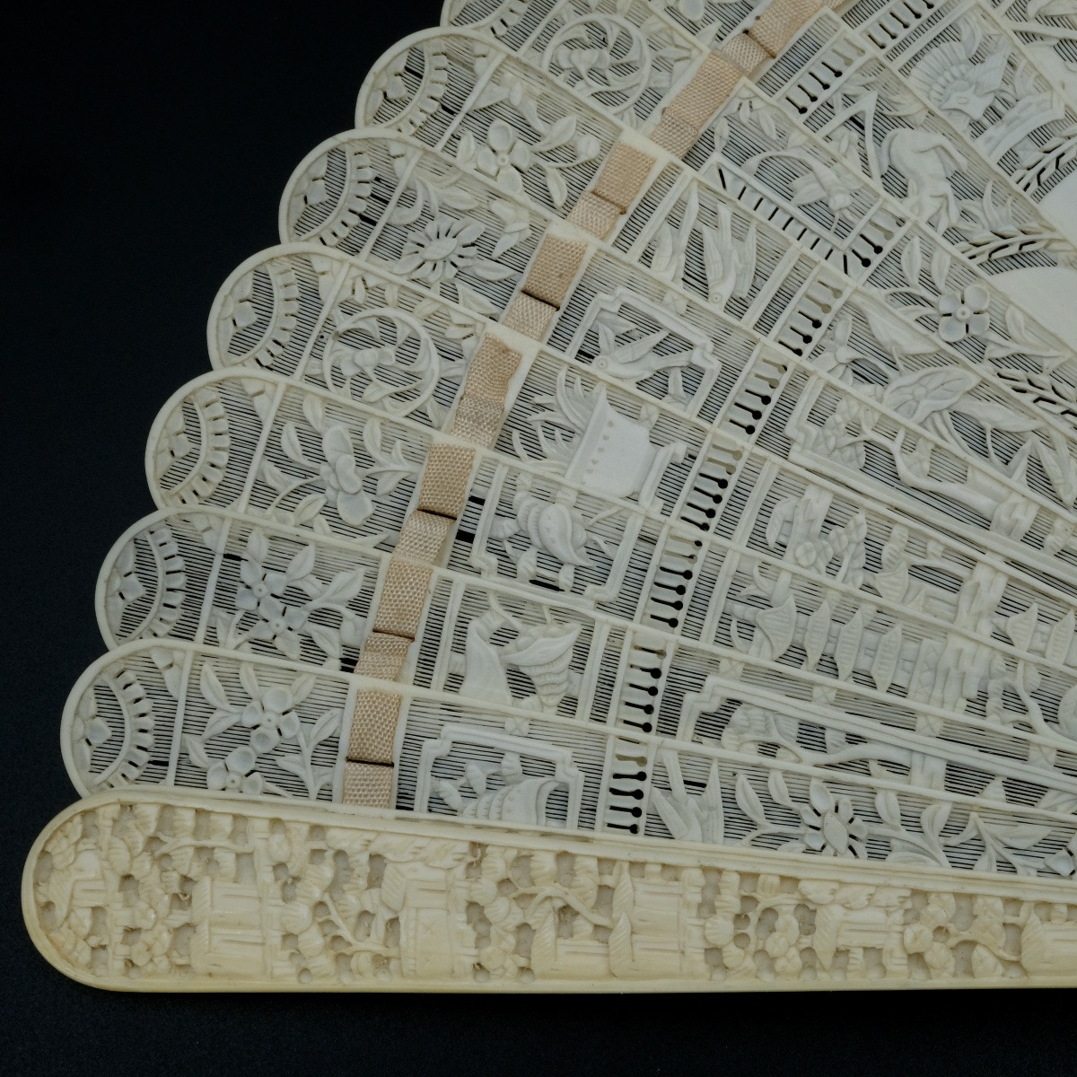 Carved Openwork Fan Canton 19th Century Ernest Kees-photo-1