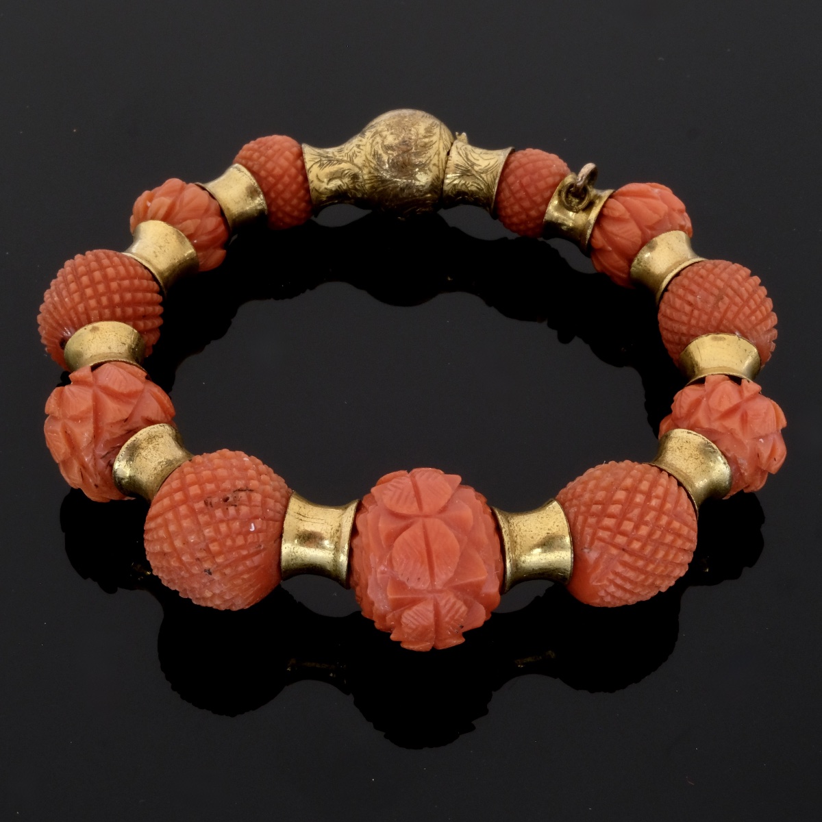 Bracelet début 19ème siècle Corail sculpté et Pomponne