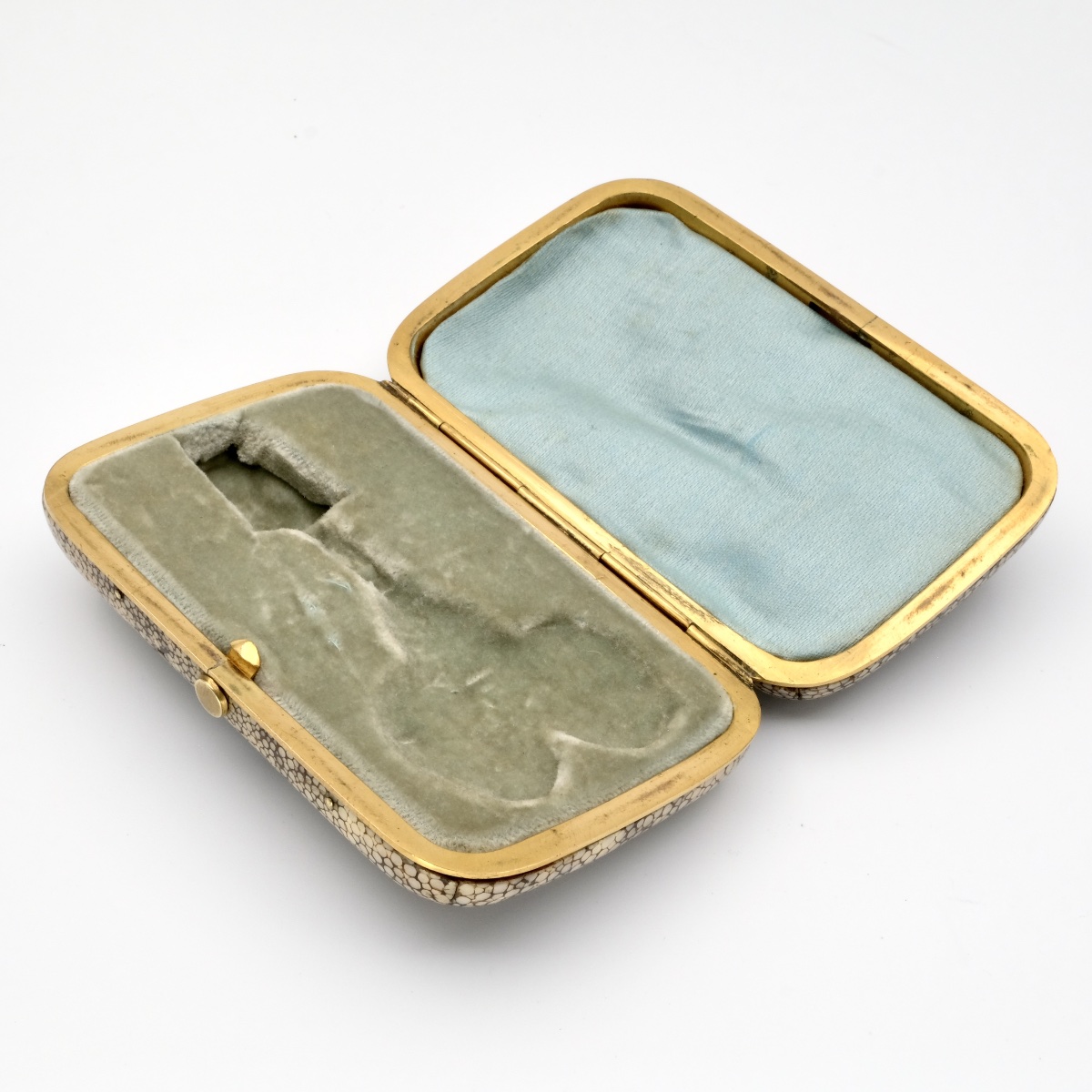 Late 19th-century Japanese-style Lacquered-decorated Stingray Leather Sewing Case-photo-3