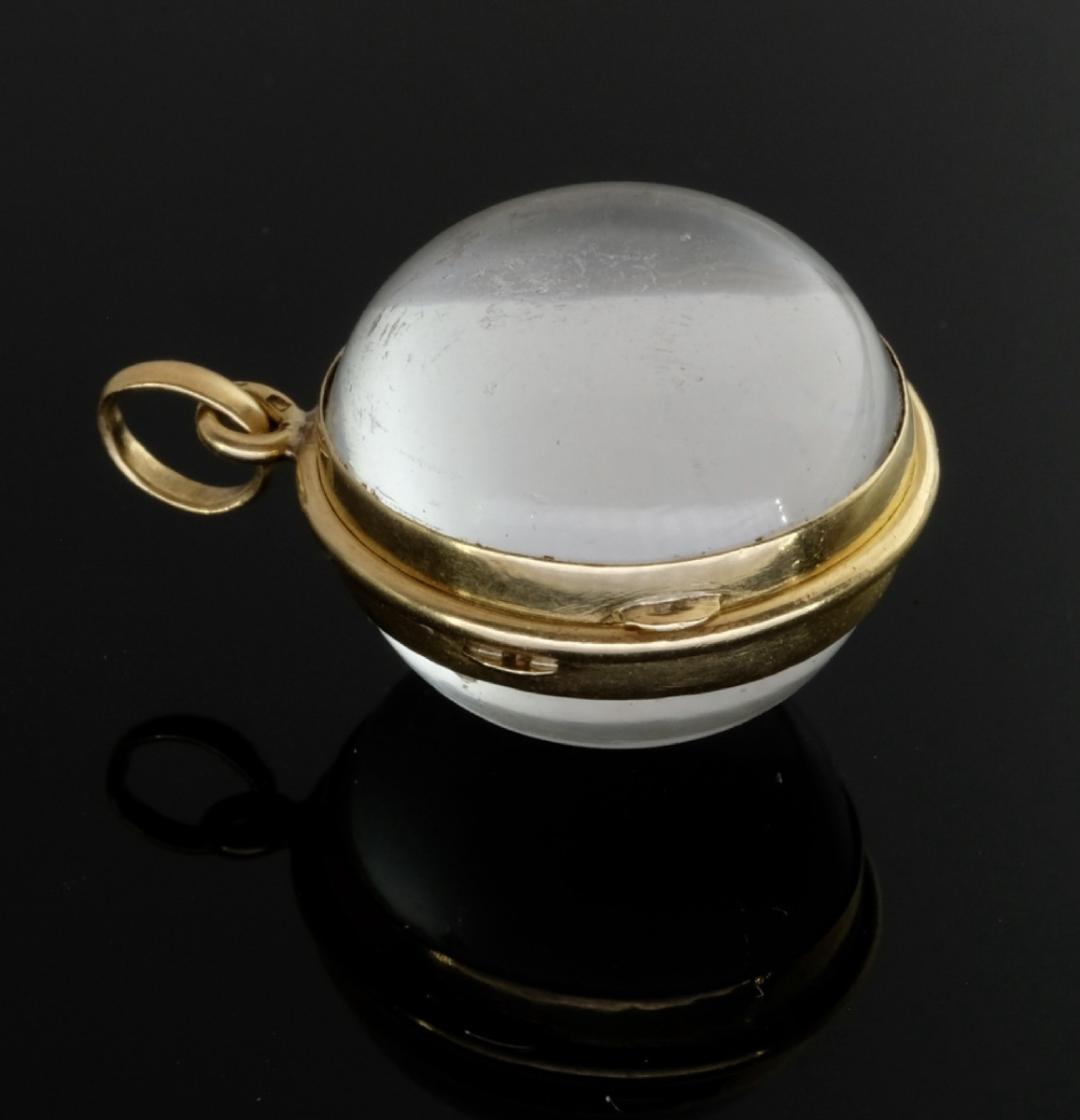 "pool Of Light" Crystal And 18-karat Gold Medallion, 1900