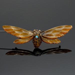 Broche époque Art Nouveau Insecte Ailé En Corne Sculptée, Signée Gip