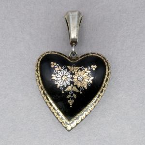 Pendentif Victorien coeur en volume écaille piquée d'or, fin 19ème