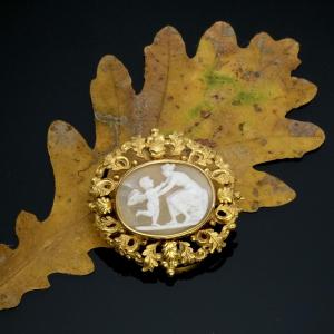 Eros And Aphrodite Cameo Pompom Brooch, 1840