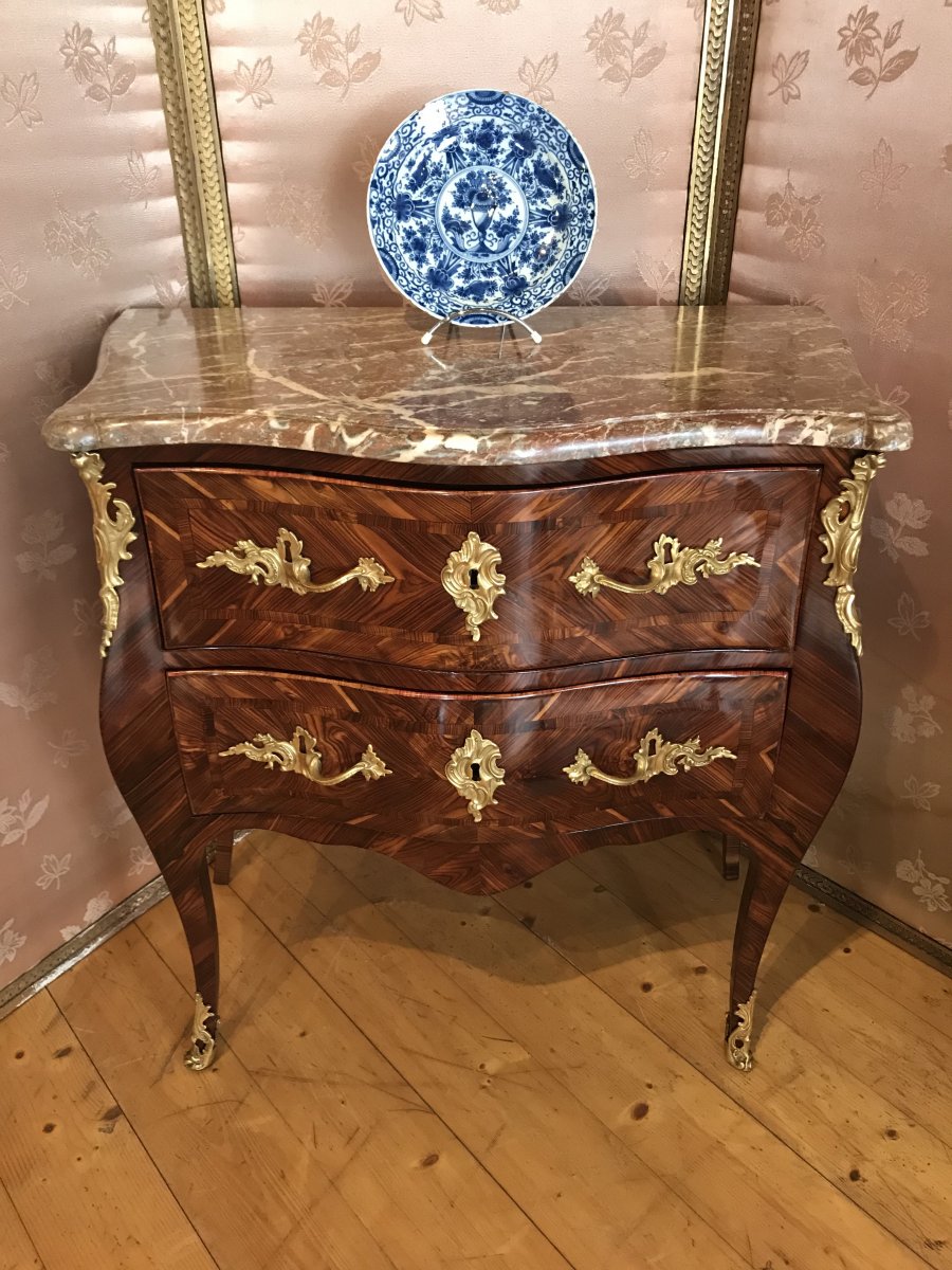 Petite Commode Louis XV d'époque XVIIIème