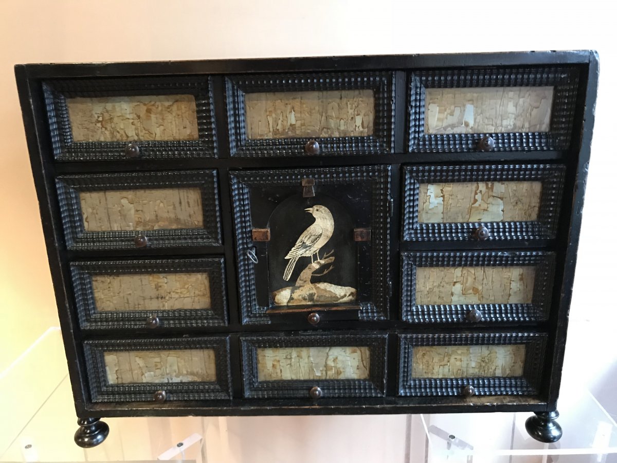 Cabinet Italien à Décor De Plaques De Paésine XVIIème Siècle