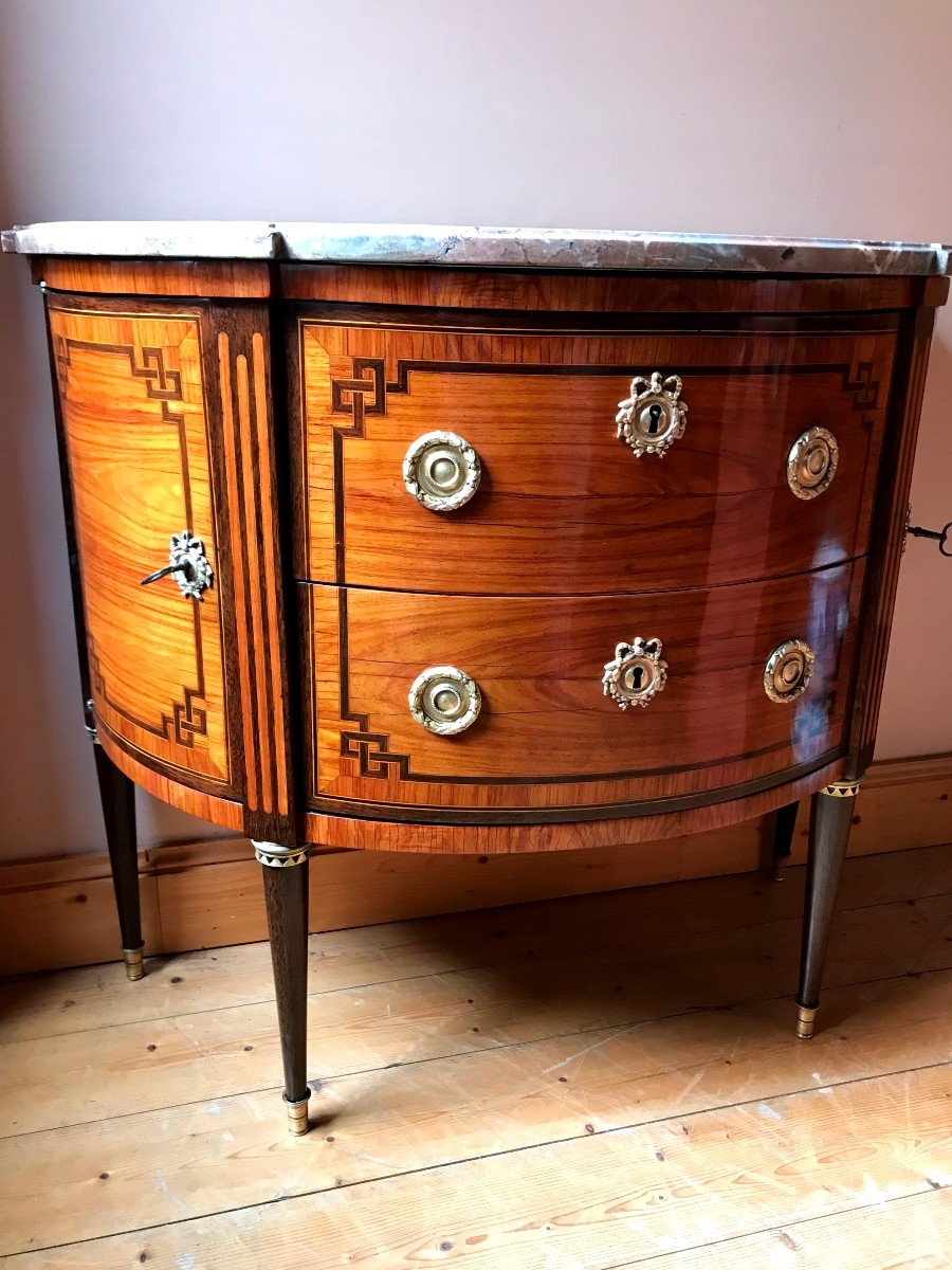 Commode De Forme Demi-lune d'époque Louis XVI