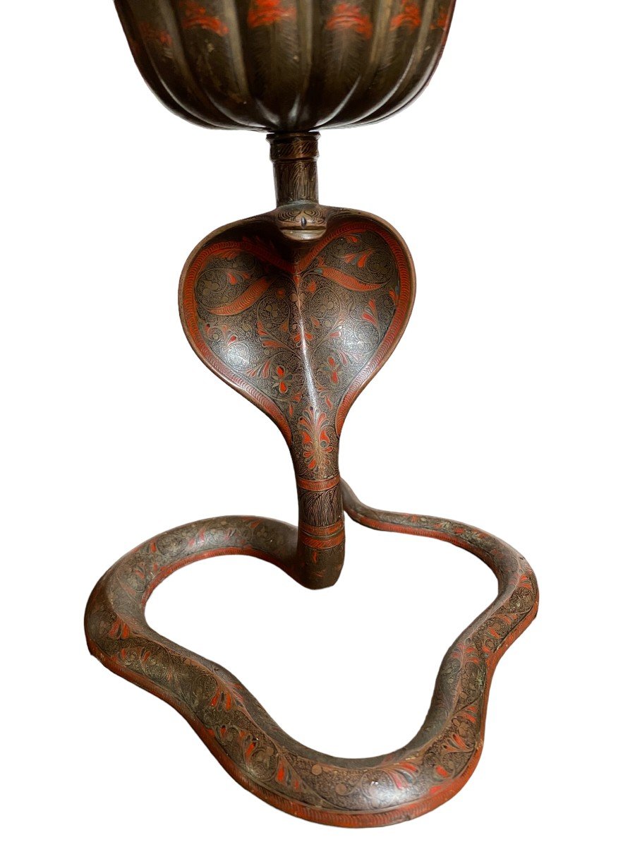 Paire De Bougeoirs Représentant Des Serpents Cobras En Bronze Peint émaillé Début 20eme Siècle-photo-4