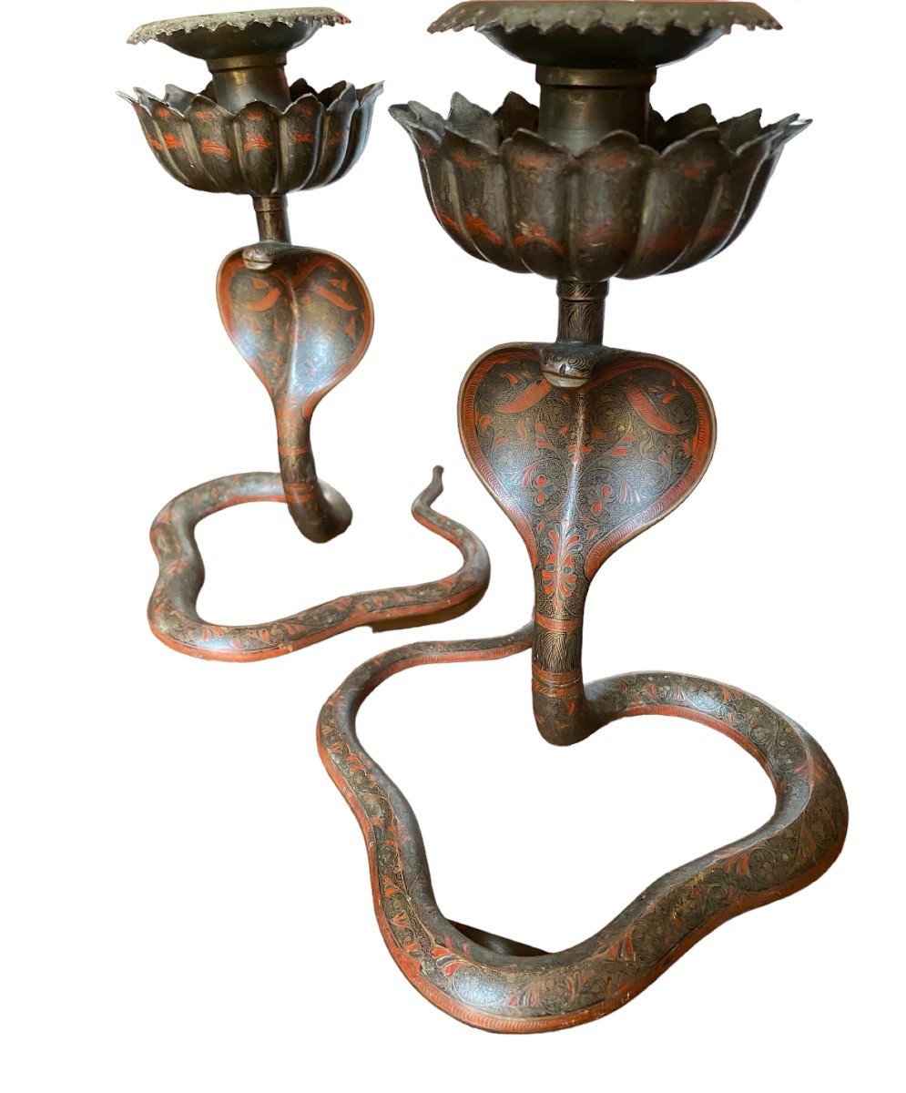 Paire De Bougeoirs Représentant Des Serpents Cobras En Bronze Peint émaillé Début 20eme Siècle-photo-3
