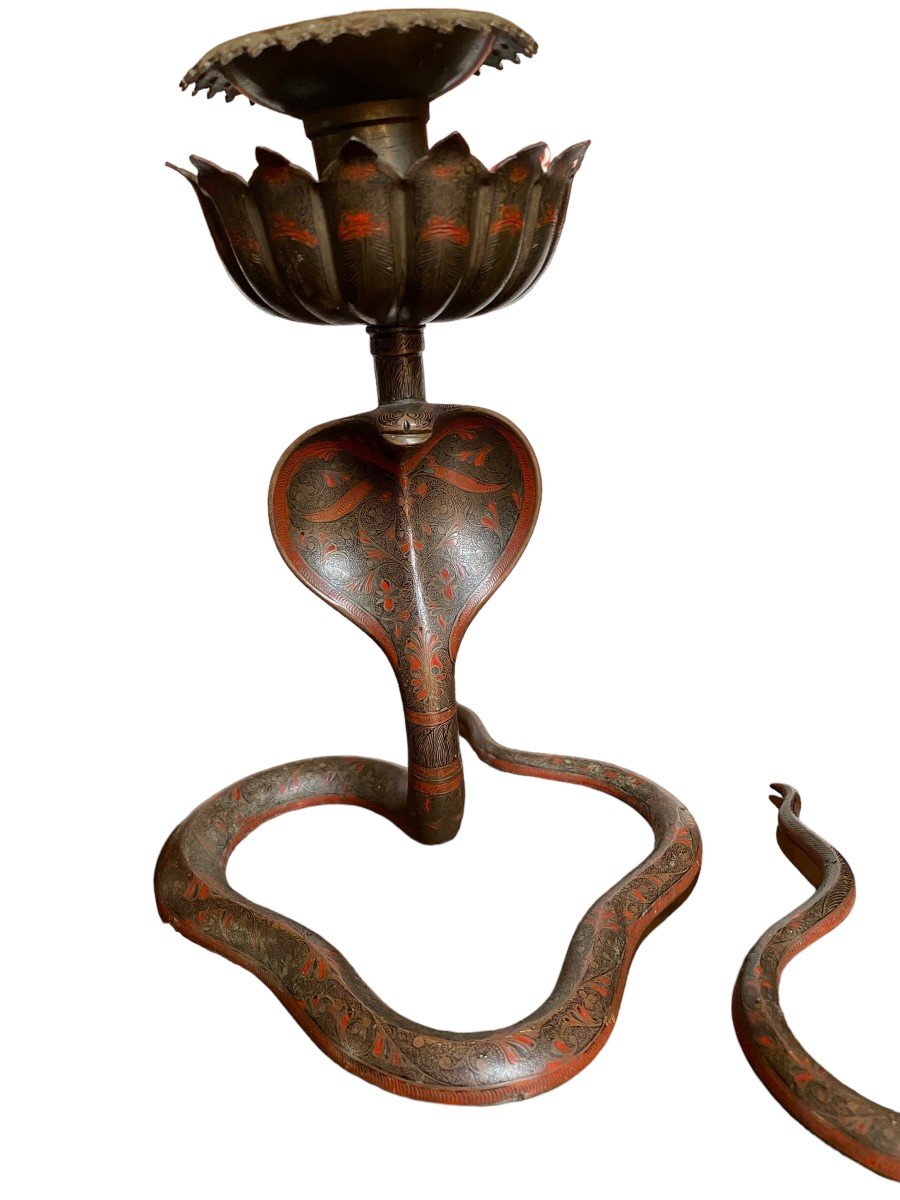 Paire De Bougeoirs Représentant Des Serpents Cobras En Bronze Peint émaillé Début 20eme Siècle-photo-4