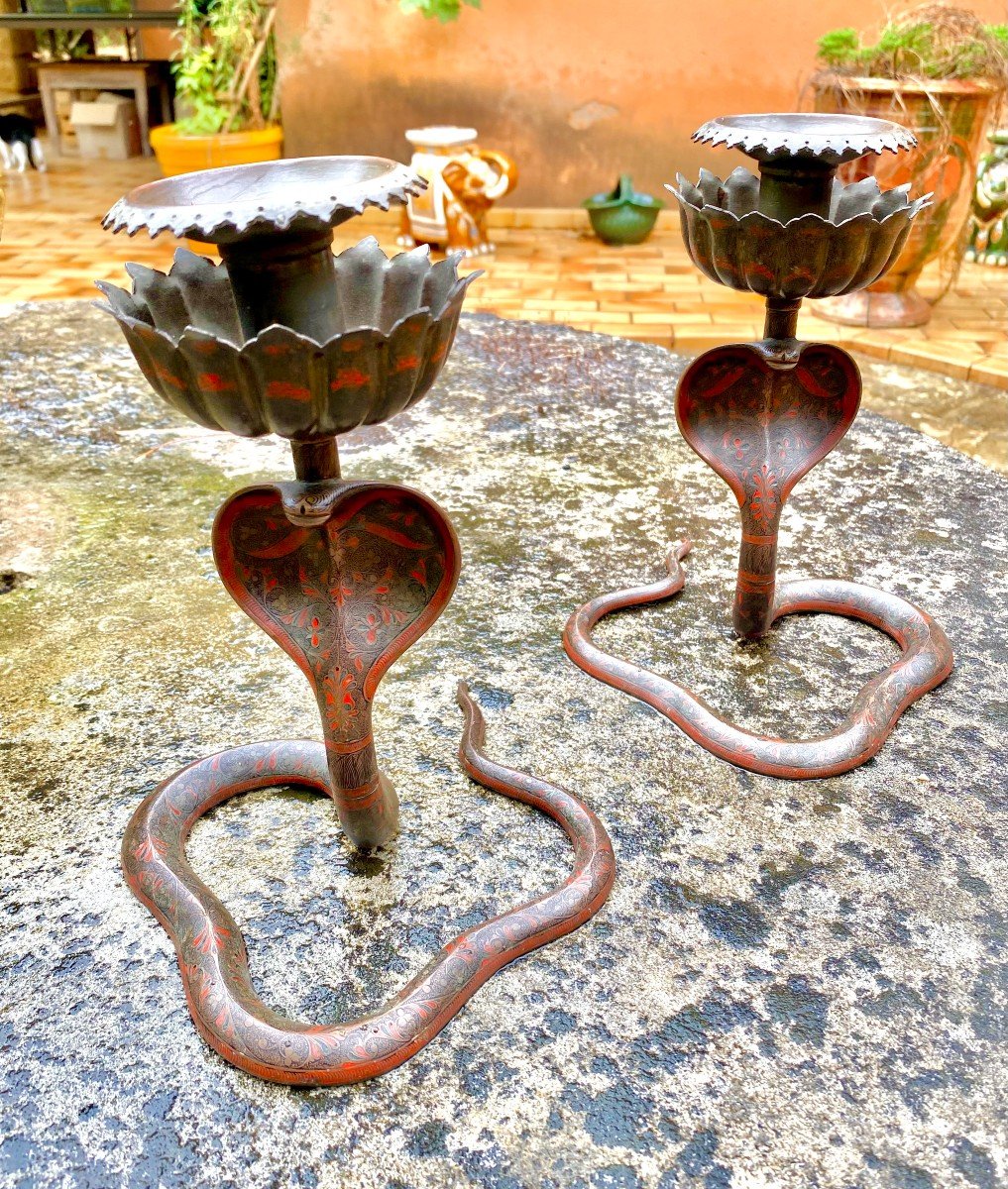 Paire De Bougeoirs Représentant Des Serpents Cobras En Bronze Peint émaillé Début 20eme Siècle-photo-6