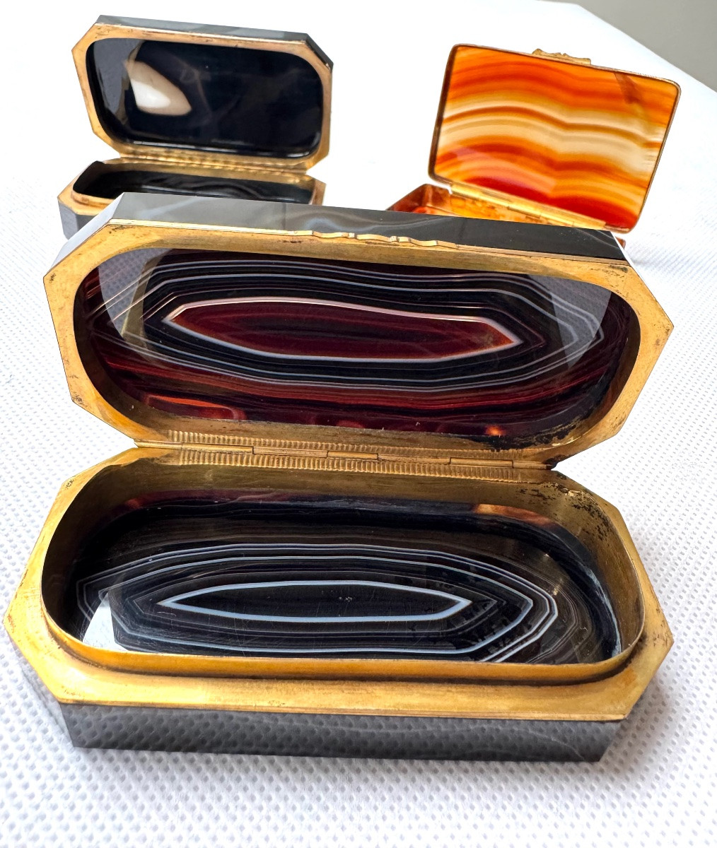 Three Agate And Gilt Bronze Boxes, In Perfect Condition -photo-3