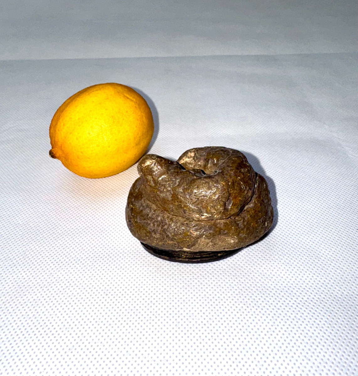 Tabatière “trompe l’oeil” en forme d'étron en carton bouilli-photo-2