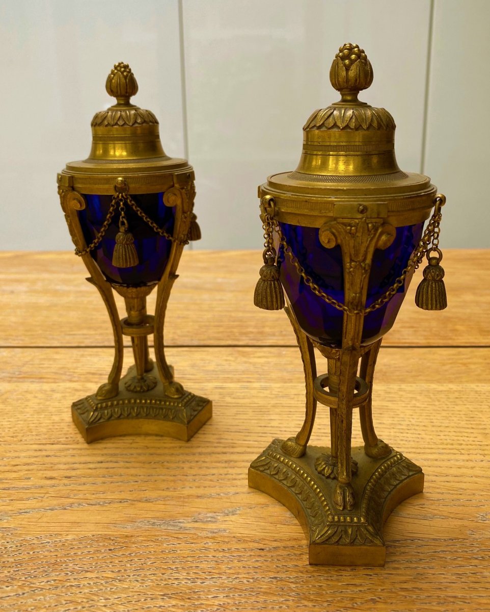 Paire de cassolettes 19eme en verre bleu taillé et bronze doré pouvant former bougeoirs-photo-2