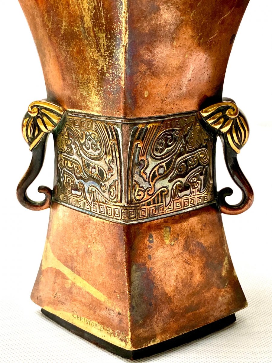 Christofle et Cie. Vase de style archaïque chinois en bronze patiné cuivré, argenté et doré-photo-2
