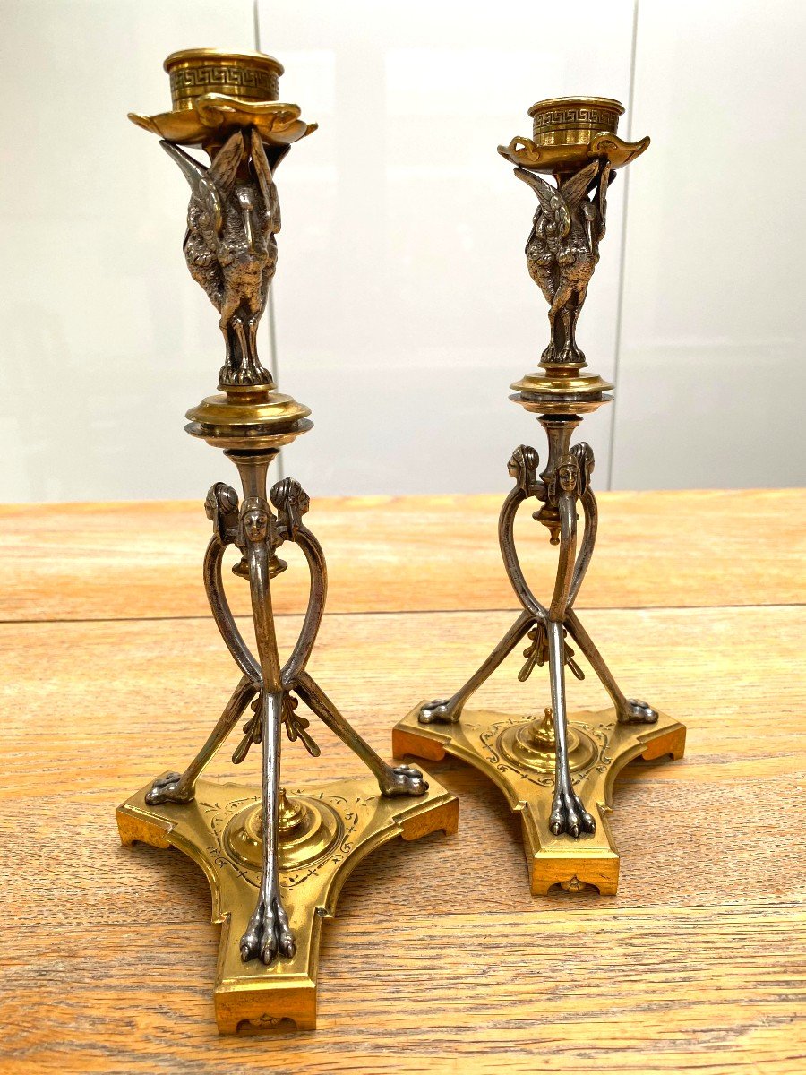 Christofle, Paire De Bougeoirs De Style Néo-pompéiens En Bronze Doré Et Argenté