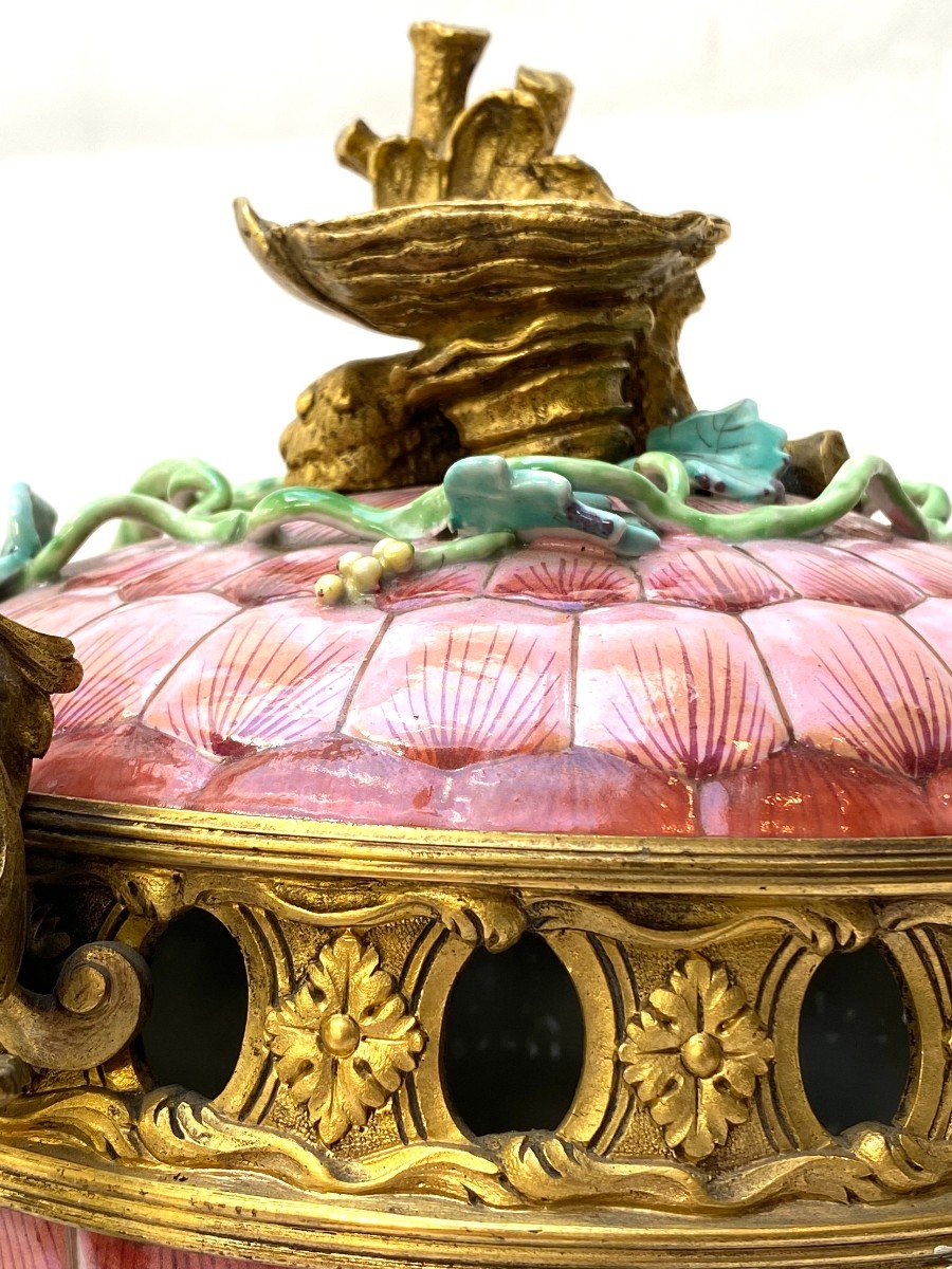 Attributed To l'Escalier De Cristal, Paris, Pot-pourri Vase In Porcelain And Gilt Bronze-photo-1