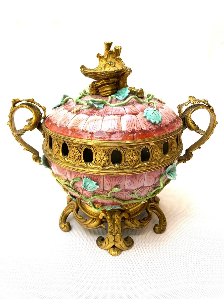 Attributed To l'Escalier De Cristal, Paris, Pot-pourri Vase In Porcelain And Gilt Bronze