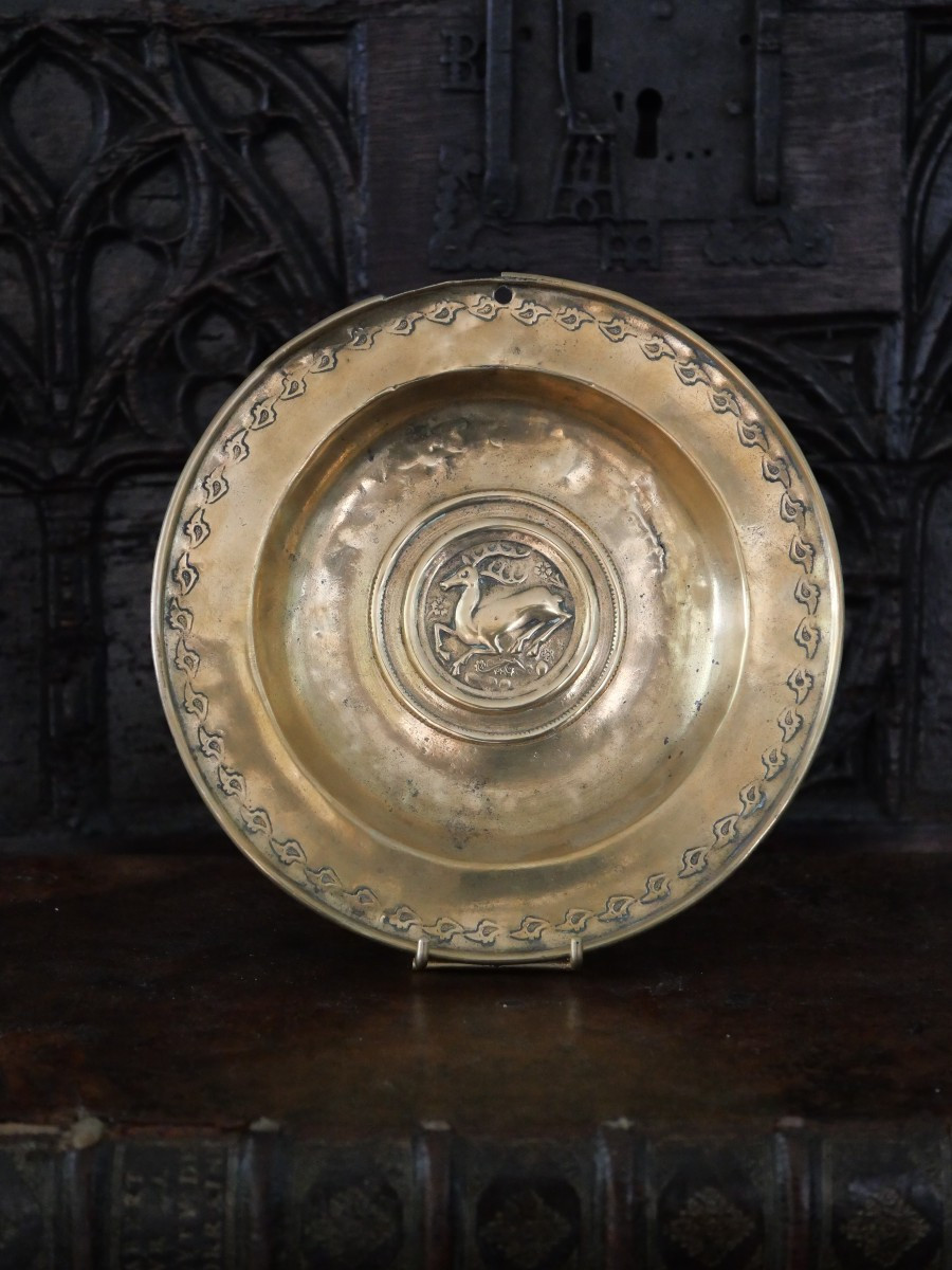 Medieval Offering Dish Known As The "nuremberg Dish" With A Seated Stag – 15th Century 
