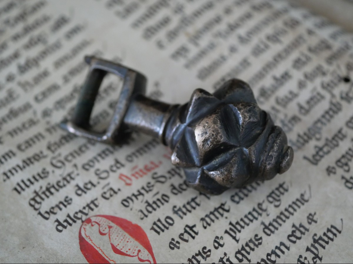 Rare tête de fléau d’armes médiéval – modèle français en bronze, XIIIe-XIVe siècle 