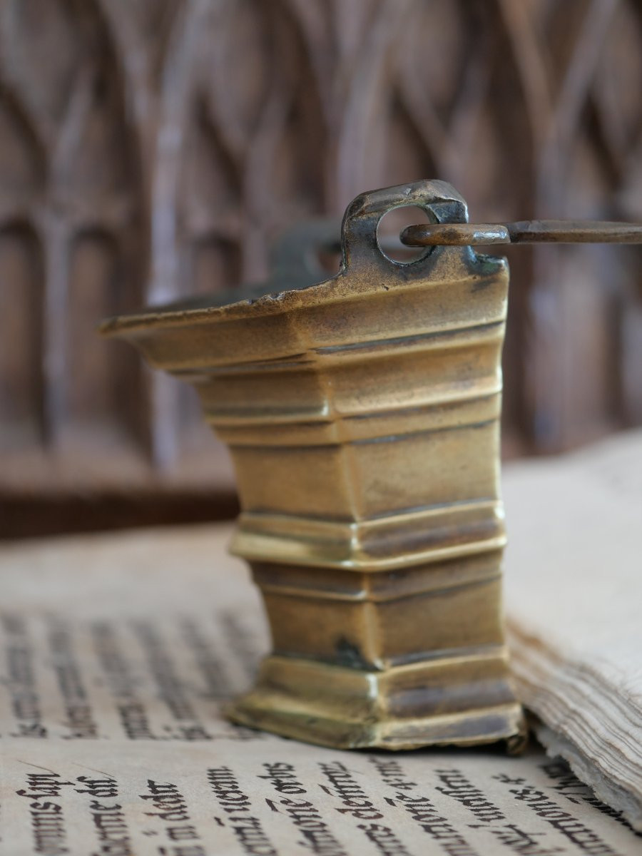 Bénitier de chevet gothique en bronze – Flandres, fin XVe siècle-photo-4