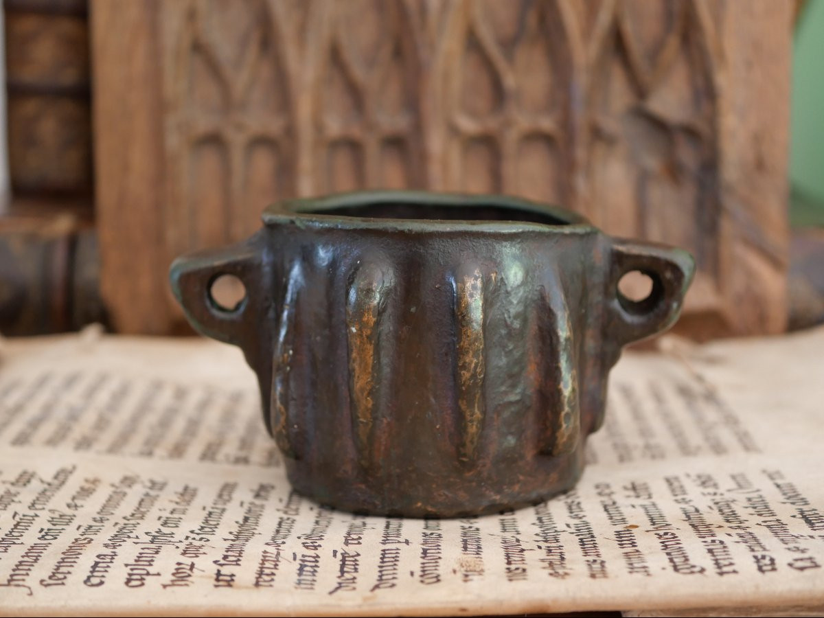 Mortier médiéval espagnol en bronze à ailettes – XIIIe-XIVe siècle, héritage d’Al-Andalus-photo-2