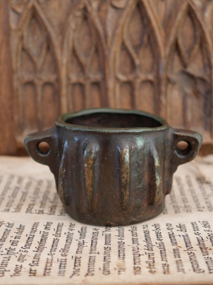 Mortier médiéval espagnol en bronze à ailettes – XIIIe-XIVe siècle, héritage d’Al-Andalus-photo-3