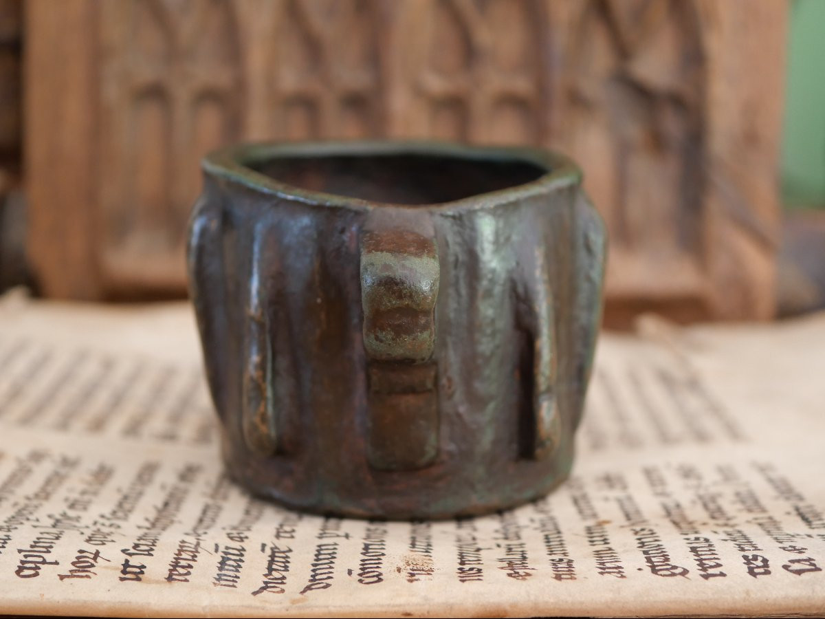 Mortier médiéval espagnol en bronze à ailettes – XIIIe-XIVe siècle, héritage d’Al-Andalus-photo-4