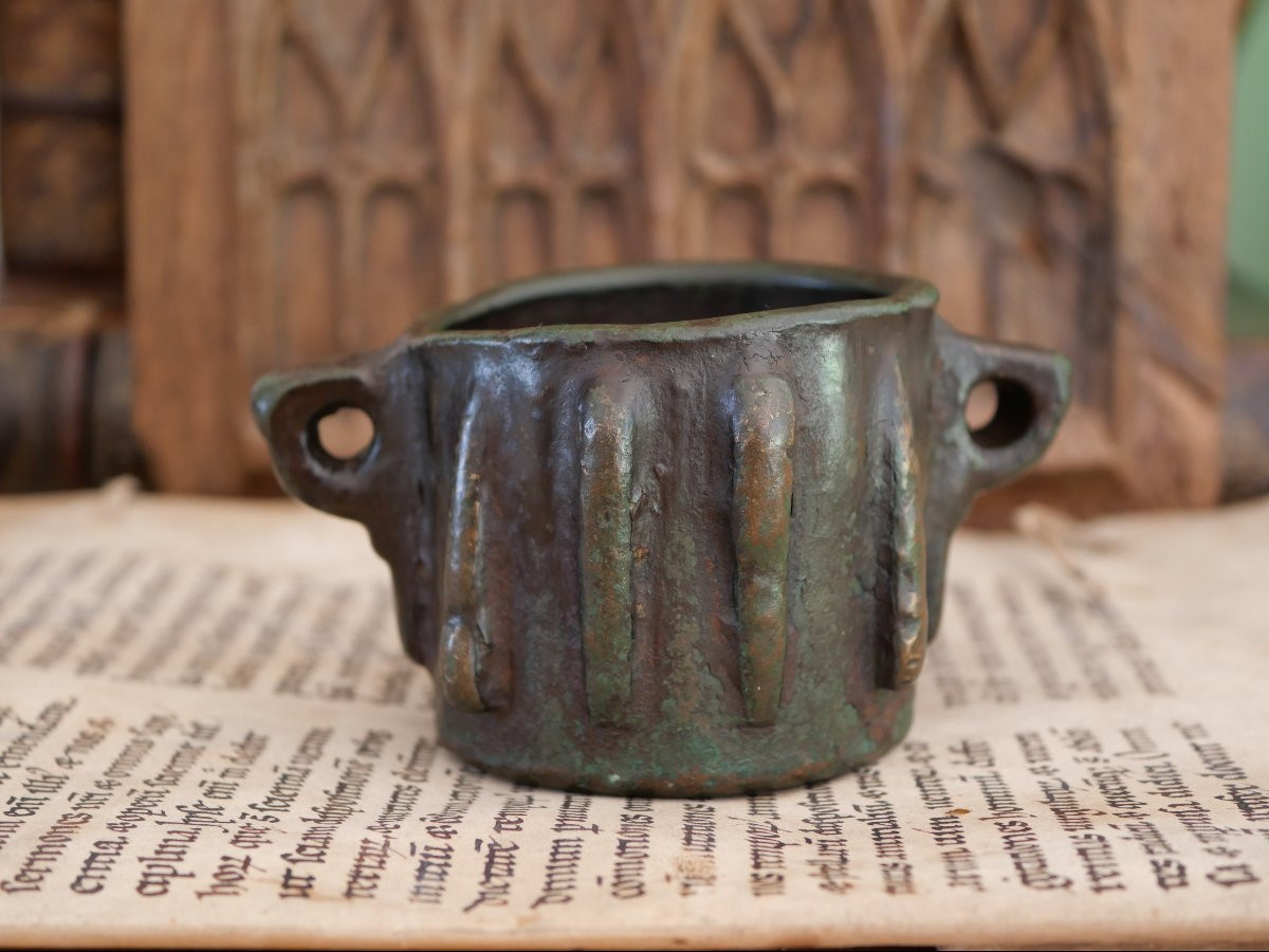 Mortier médiéval espagnol en bronze à ailettes – XIIIe-XIVe siècle, héritage d’Al-Andalus-photo-1