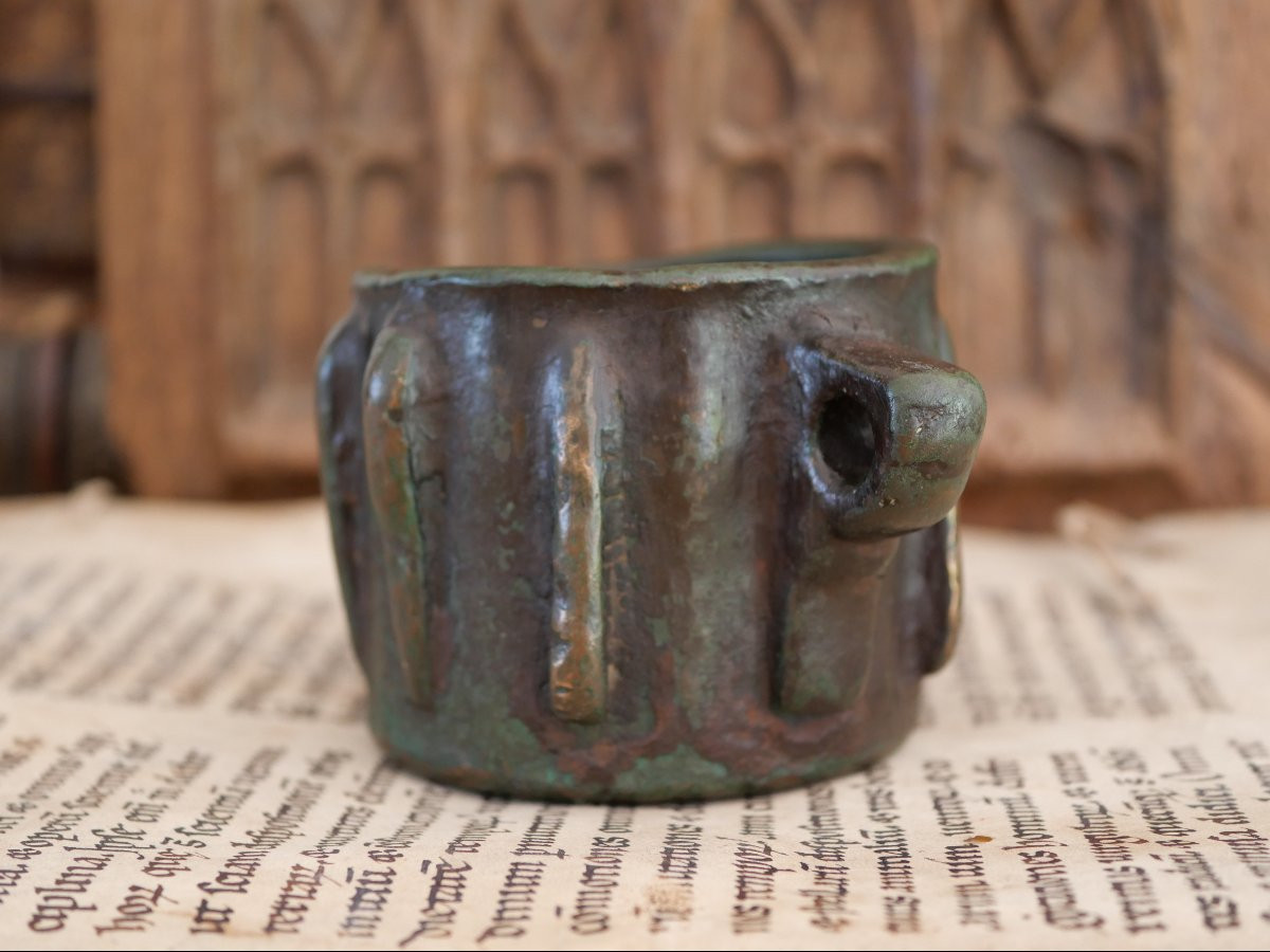 Mortier médiéval espagnol en bronze à ailettes – XIIIe-XIVe siècle, héritage d’Al-Andalus-photo-3