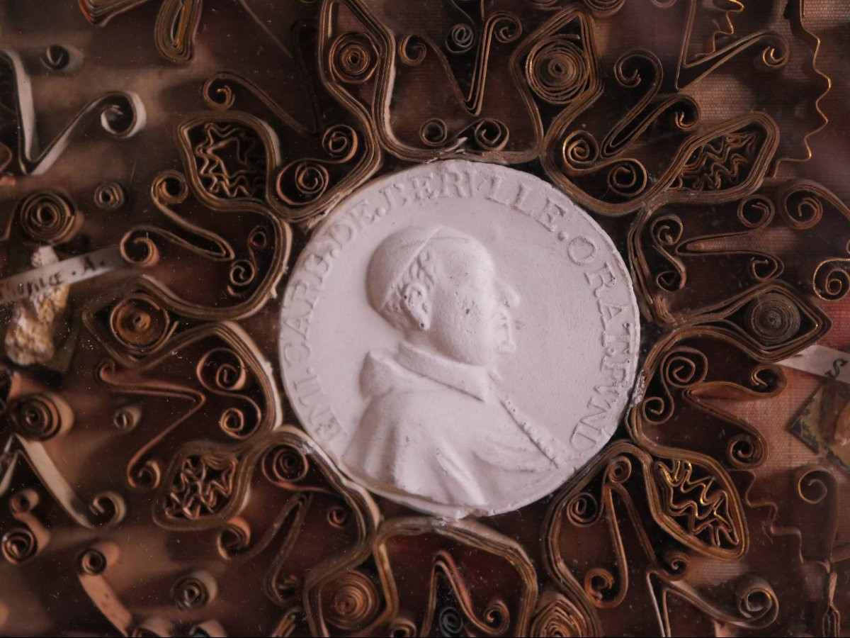 Rare 19th-century Paper Filigree Reliquary – Cardinal Pierre De Bérulle – 8 Relics Of Saints-photo-2