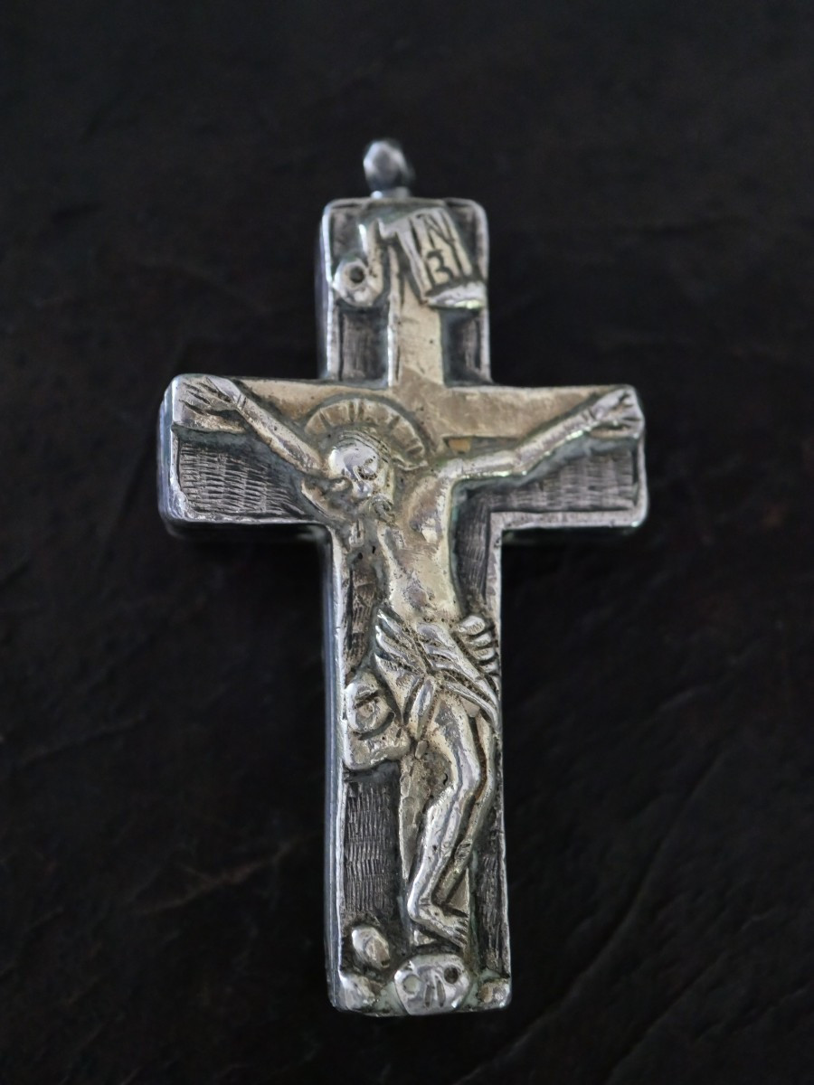 Croix reliquaire pectorale en argent – Début XVIe siècle – Scènes du Christ, rareté Renaissance