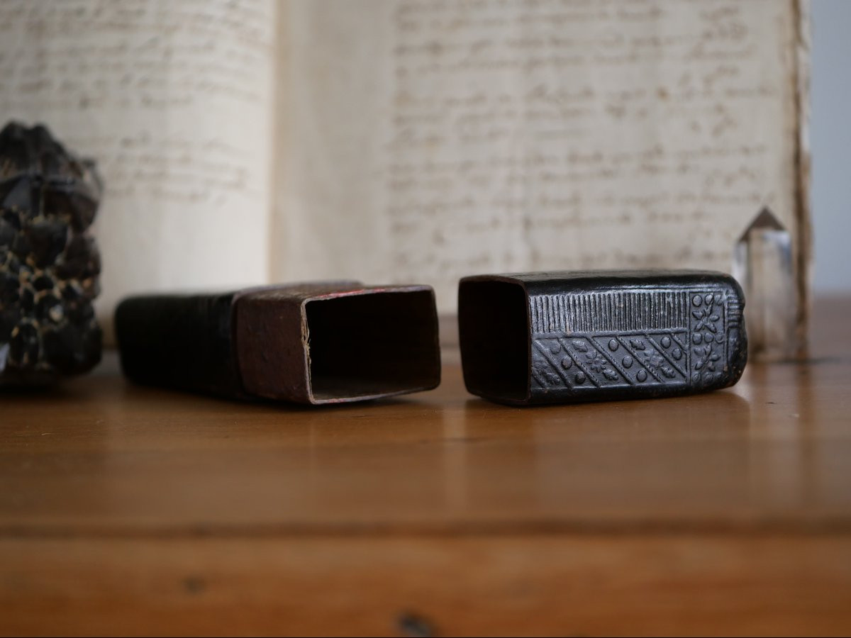 Etui d'écriture en papier et cuir bouilli – XVIIe siècle – Haute époque -photo-3