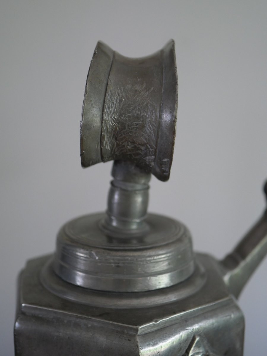 Bouteille en étain de type Prismenkanne XVIIIe siècle, datée 1786 – poinçon Johann Ulrich Bauer-photo-1