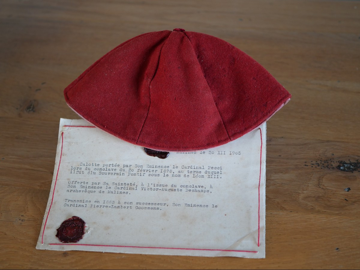 Calotte pontificale du pape Léon XIII – Conclave de 1878 –Provenance cardinalice exceptionnelle
