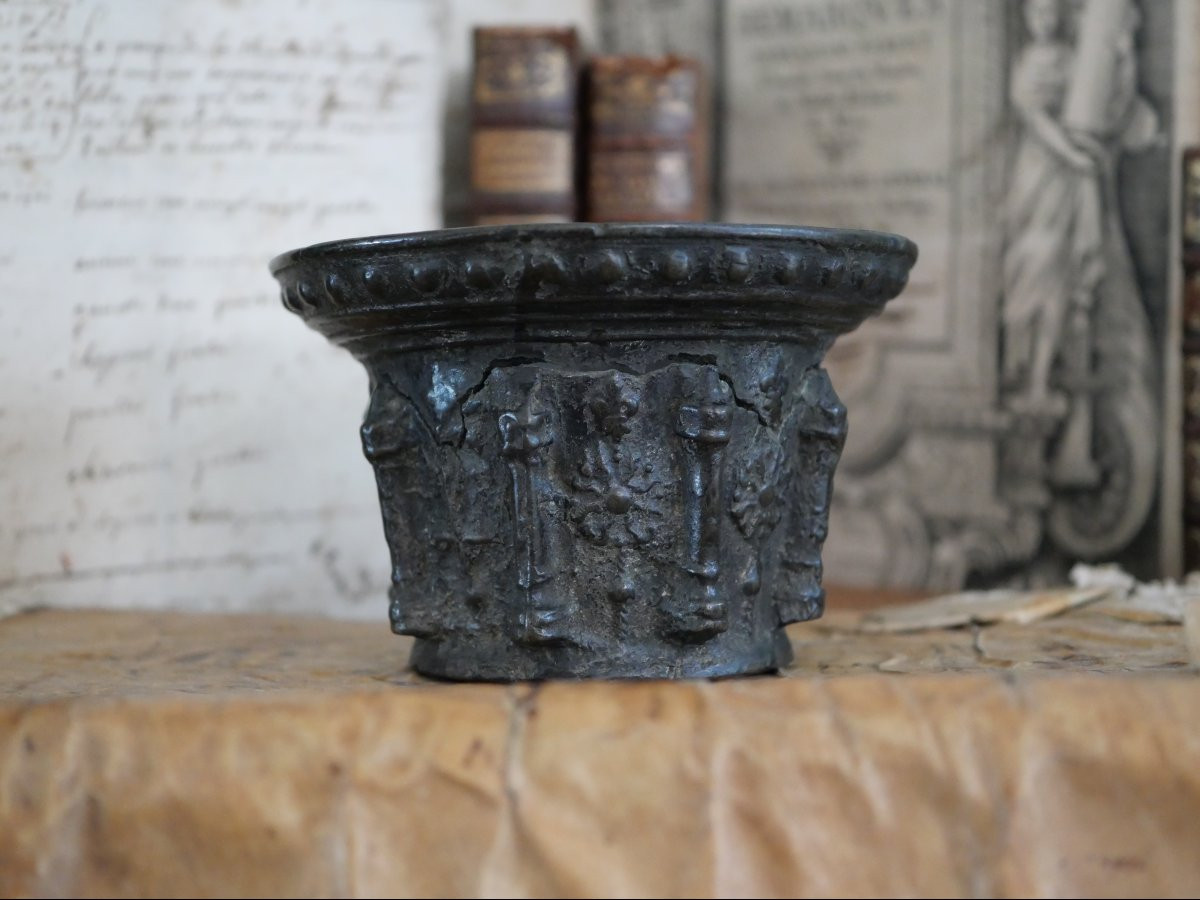 Mortier en bronze – Haute Époque, Le Puy-en-Velay, début XVIIᵉ siècle, Apothicaire-photo-2