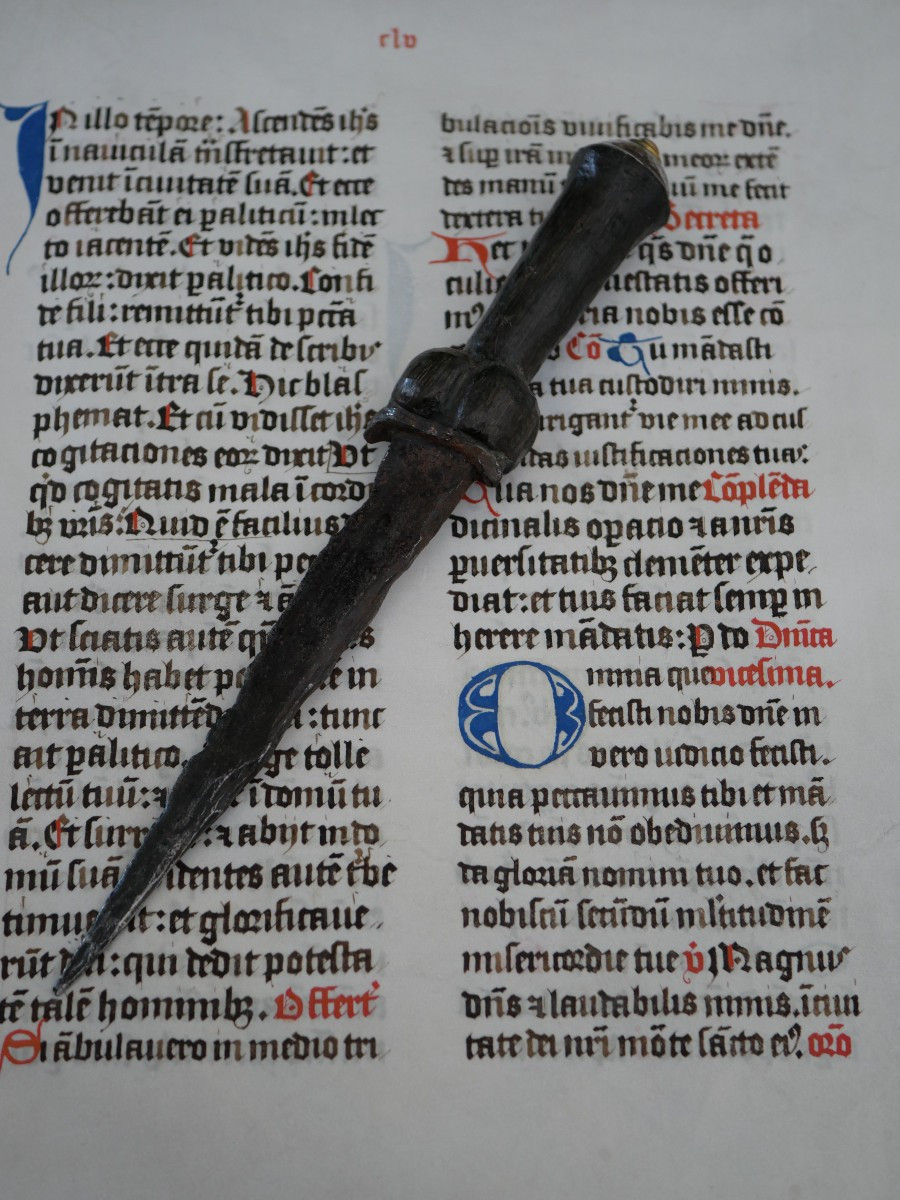 Dague médiévale à rognons dite « couillettes » – XVe siècle – Pommeau en argent, gothique-photo-3