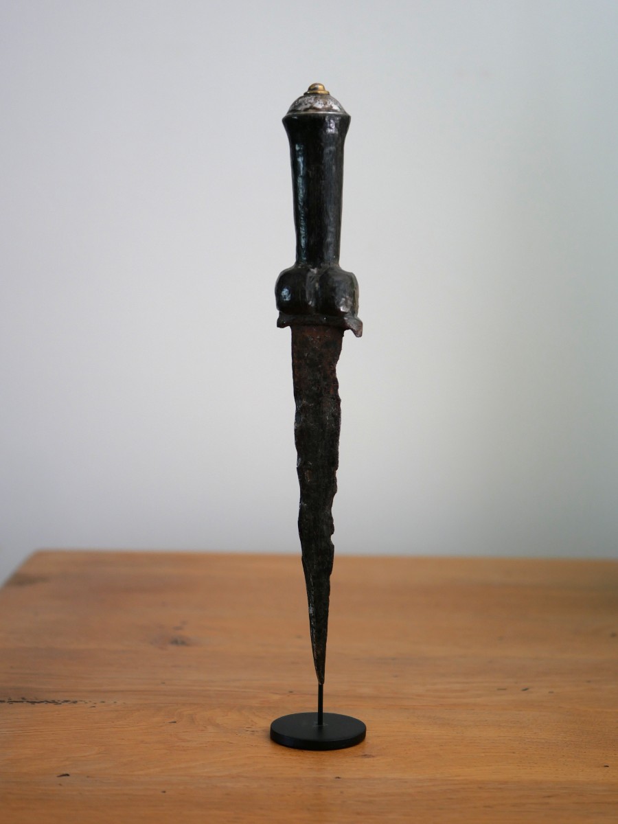 Dague médiévale à rognons dite « couillettes » – XVe siècle – Pommeau en argent, gothique