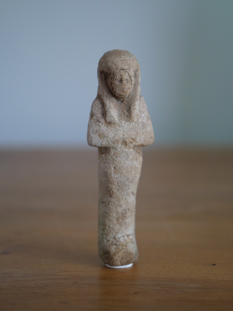 Oushebti funéraire en terre cuite – Égypte, Basse Époque (600–300 av. J.-C.)  9 cm, égyptologie
