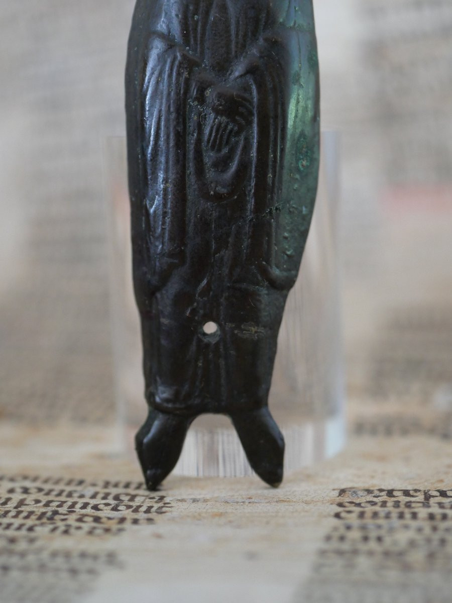 Applique de chasse dite « Poupée » – Vierge de Crucifixion en bronze – Limoges XIIIe, médiéval-photo-3