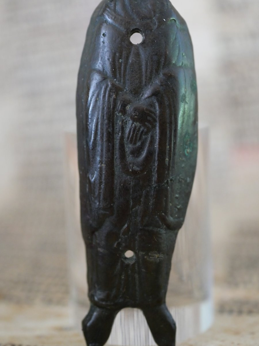 Applique de chasse dite « Poupée » – Vierge de Crucifixion en bronze – Limoges XIIIe, médiéval-photo-4