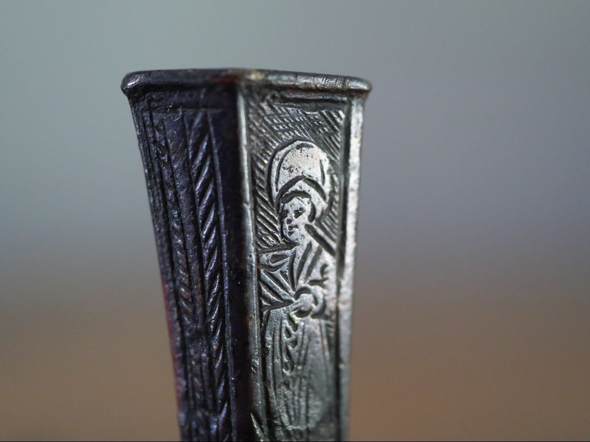 Mitre de couteau en bronze gravé – Renaissance, début XVIe siècle, Haute époque, gothique-photo-2
